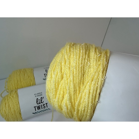 Lil Twist Baby Yarn Yellow 4 Skeins 380yds 6oz Each - Picture 3 of 8